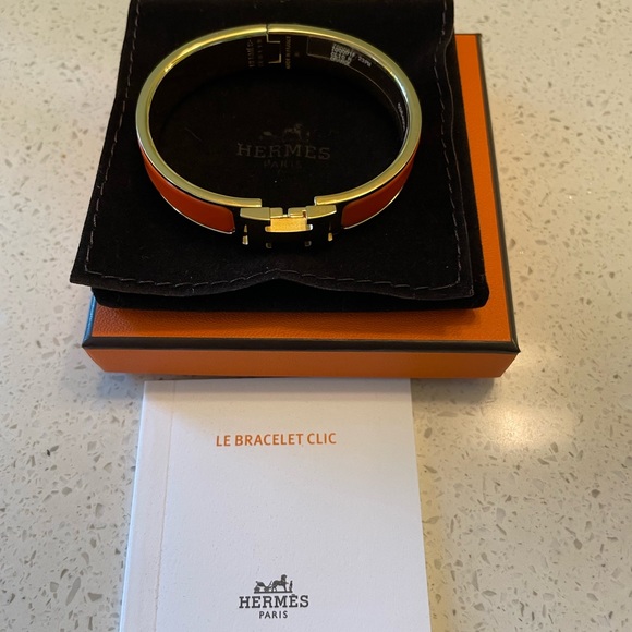 Hermes Clic H bracelet with orange enamel and yellow gold hardware - Picture 3 of 12